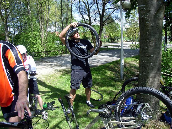 BikeTT08_12.JPG - und flicken ... ;-)