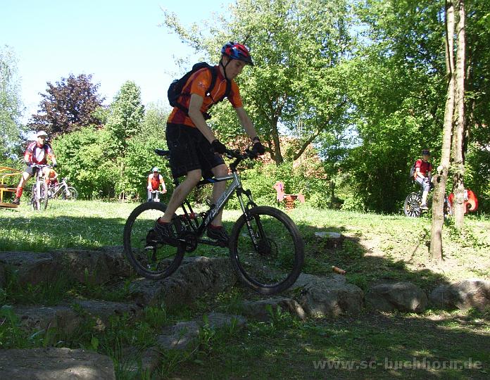 BikeTT0935.JPG - ... oder springen