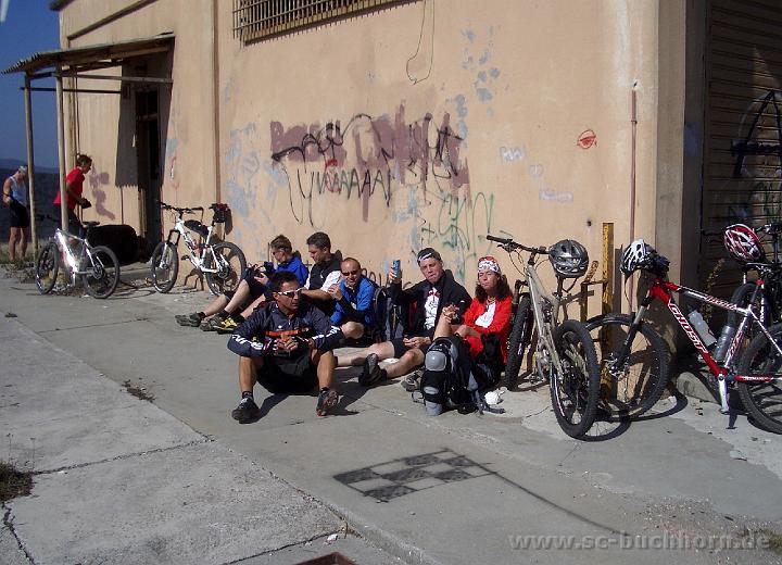 FL08_057.JPG - Pause vor dem super Freeride Downhill
