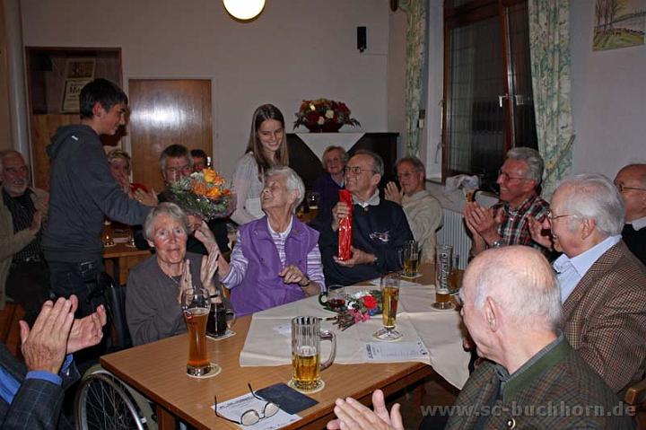 JHV10_07w.jpg - Dank der Jugend an Betthupferl-Spender Hilde & Ludde