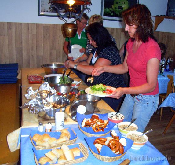 MW08_32.JPG - abends super Salatbuffet