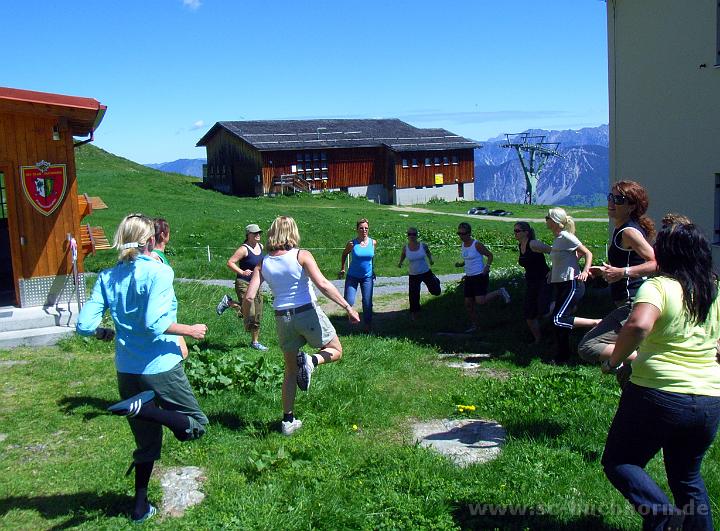 MW08_78.JPG - hoch das Bein