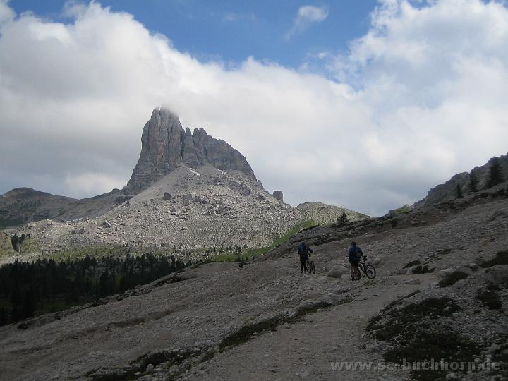 Ronda09_043.JPG - vor uns Becco di Mezzodi (auf dem Weg zur Forcella d'Amrizzola)