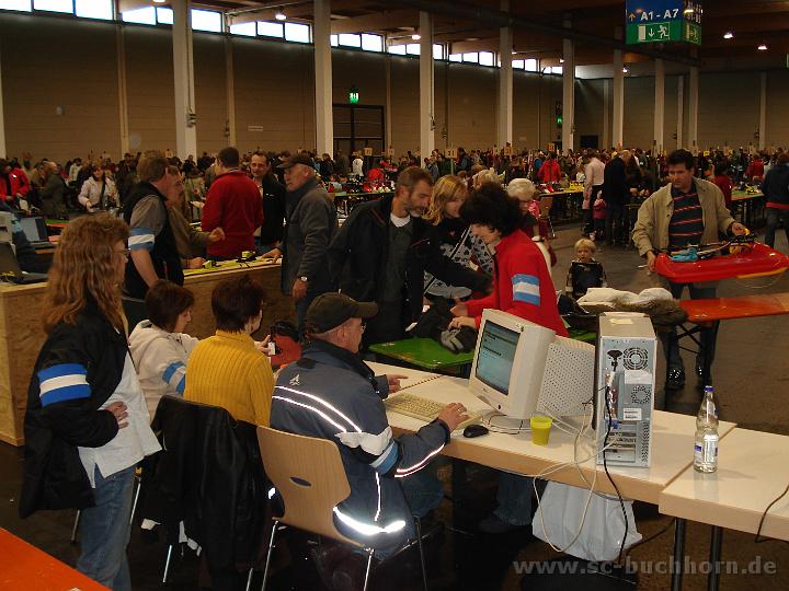 SB08_39.JPG - und jetzt wieder der Run auf die Kassen